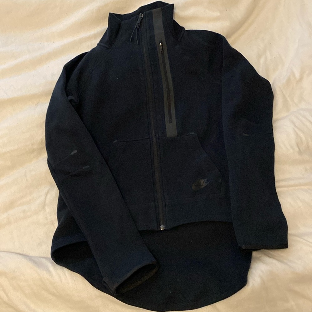 small nike black zip up training jacket w thumb holes longer back